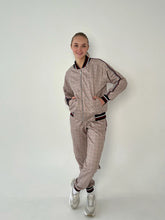 Load image into Gallery viewer, Women&#39;s Tracksuit Set in Beige
